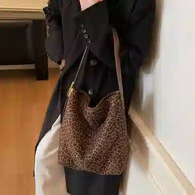 三只小鸭 小众设计豹纹简约休闲上班通勤 皮绒 单肩包 女款 绿色/米白色/棕色/咖啡色