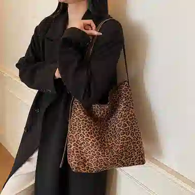 三只小鸭 小众设计豹纹简约休闲上班通勤 皮绒 单肩包 女款 绿色/米白色/棕色/咖啡色