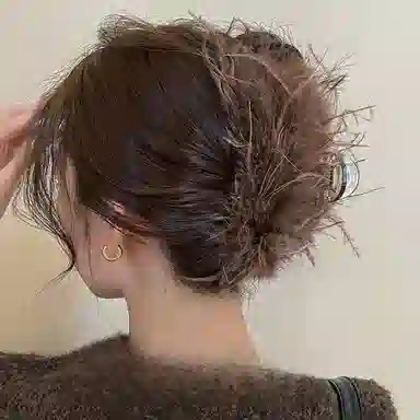 左欧 咖色羽毛抓夹 高级感大号鲨鱼夹子 毛毛绒 亚克力 发夹 女款