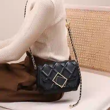 PT'SON Quilted Chain Bag Black/Off-White