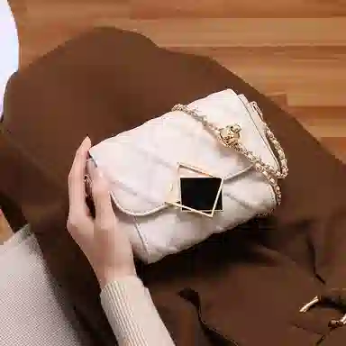 PT'SON Quilted Chain Bag Black/Off-White