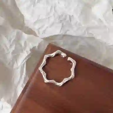 999