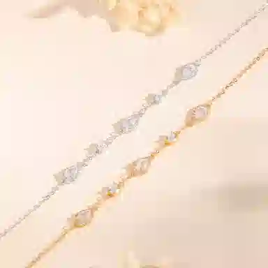 925