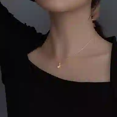 925
