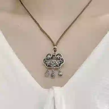999