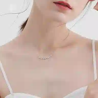 925