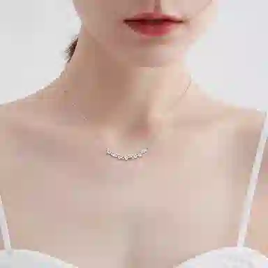925