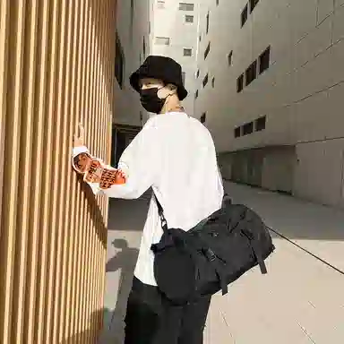 班亚奴 潮流时尚单肩双肩手提三用多功能百搭大容量拉链防水防磨 尼龙 旅行包 常规 男女同款情侣款 白色/黑色/蓝色