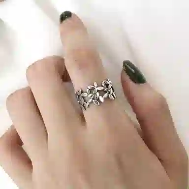 925