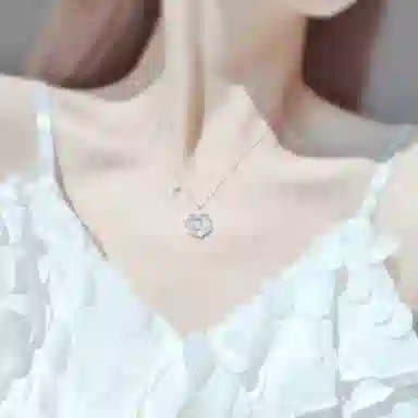 925