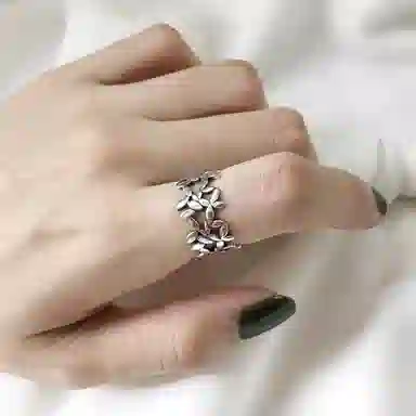 925