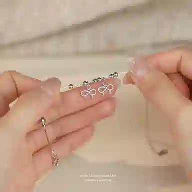 925