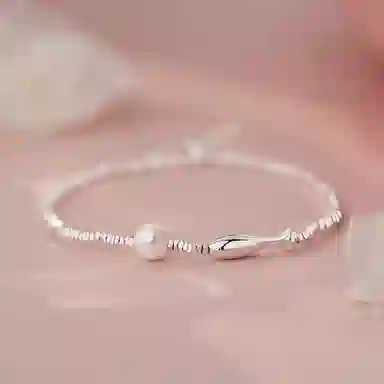 925