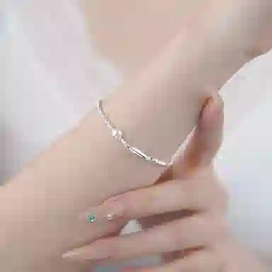925