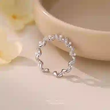 925