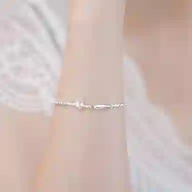 925