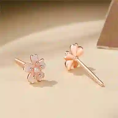 925