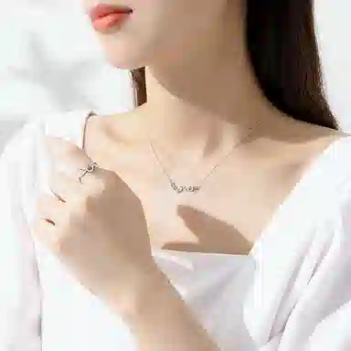 925