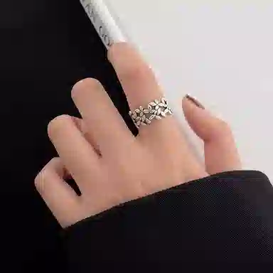 925