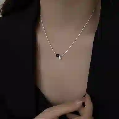 925