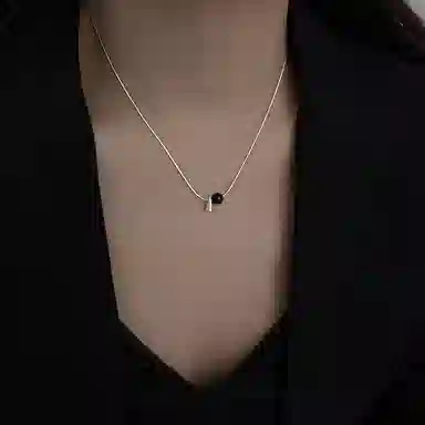 925