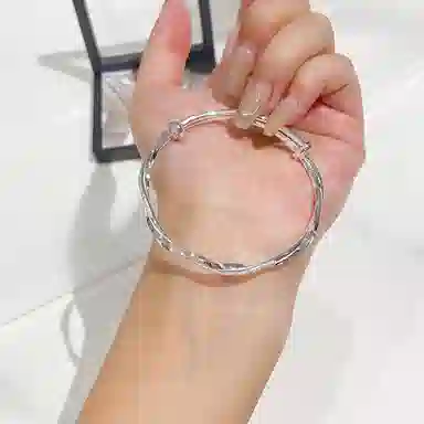 999