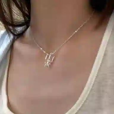 925