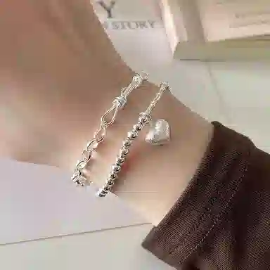 925