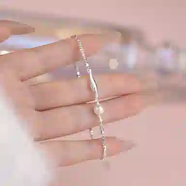 925