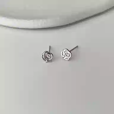 925