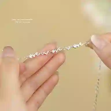 925