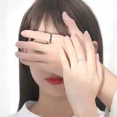 925