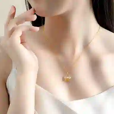 925
