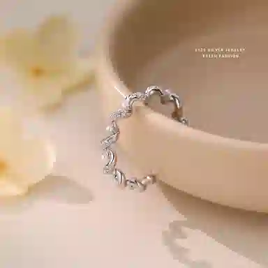 925