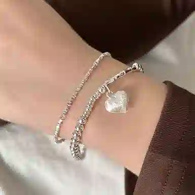 925