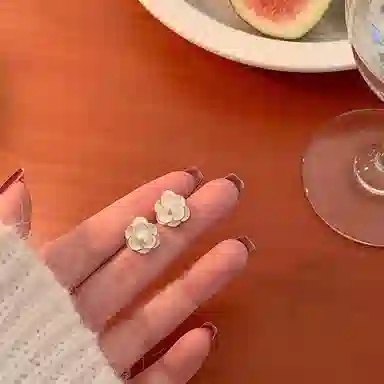 喜潮 新中式国潮 白色山茶花轻奢气质高级感小众设计 合金 耳钉 女款