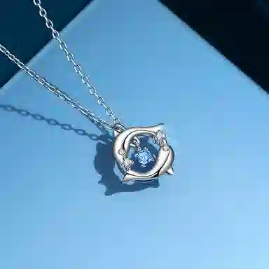 925