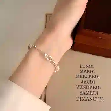 925