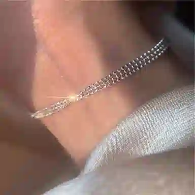 925