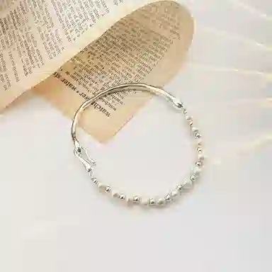 925