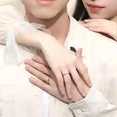 925