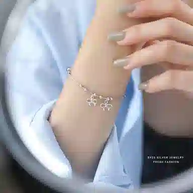 925