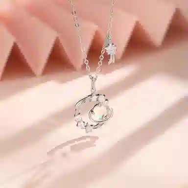 925
