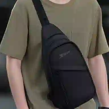 特步 轻便百搭通勤时尚简约 织物 胸包 常规 男款 黑色