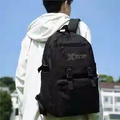 特步 大容量旅行初中高中大学生上课通勤轻便防泼水 织物 电脑包双肩包 常规 男女同款情侣款 白色