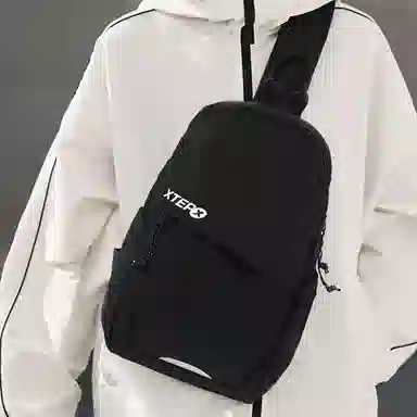 特步 潮牌胸包单肩包女休闲运动腰包背包 牛津纺 斜挎包 常规 男女同款情侣款 黑色