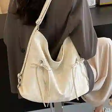 Jade en plus Tote Bag