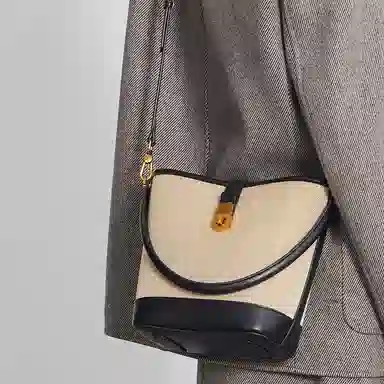 Jade en plus Bucket Bag