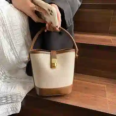 Jade en plus Bucket Bag