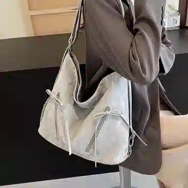 Jade en plus Tote Bag